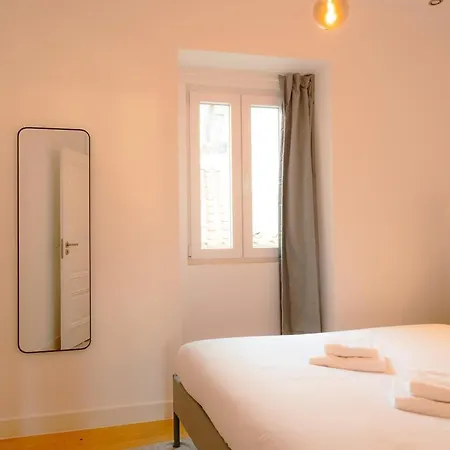 Apartment Stylish 2br Castle View - | By Airnest *