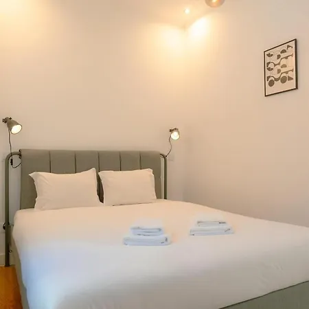 Stylish 2br Castle View - | By Airnest