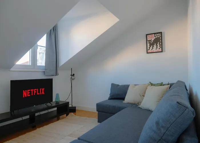 Stylish 2br Castle View - | By Airnest