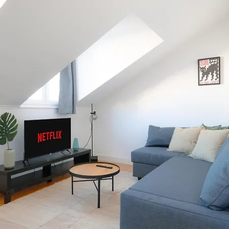 Stylish 2br Castle View - | By Airnest *