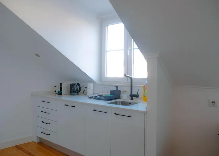 Stylish 2br Castle View - | By Airnest *