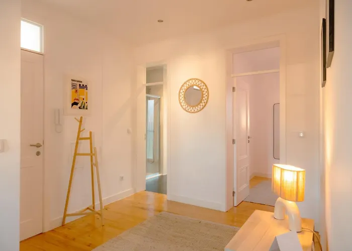 Stylish 2br Castle View - | By Airnest Апартаменты Лиссабон