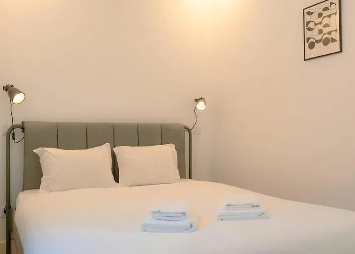 Stylish 2br Castle View - | By Airnest