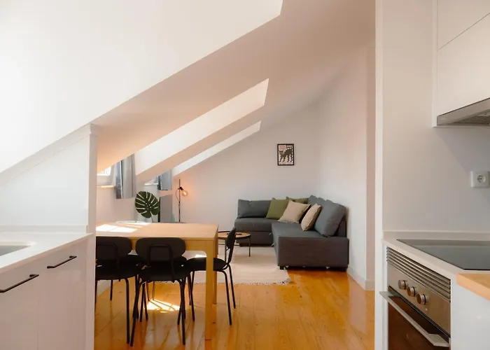 Апартаменты Stylish 2br Castle View - | By Airnest
